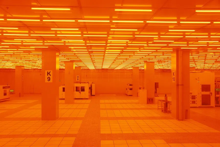 A view of a cleanroom in Silicon Box's advanced semiconductor manufacturing foundry in Singapore, 20 July 2023. Picture taken through tinted window. (Edgar Su/Reuters)