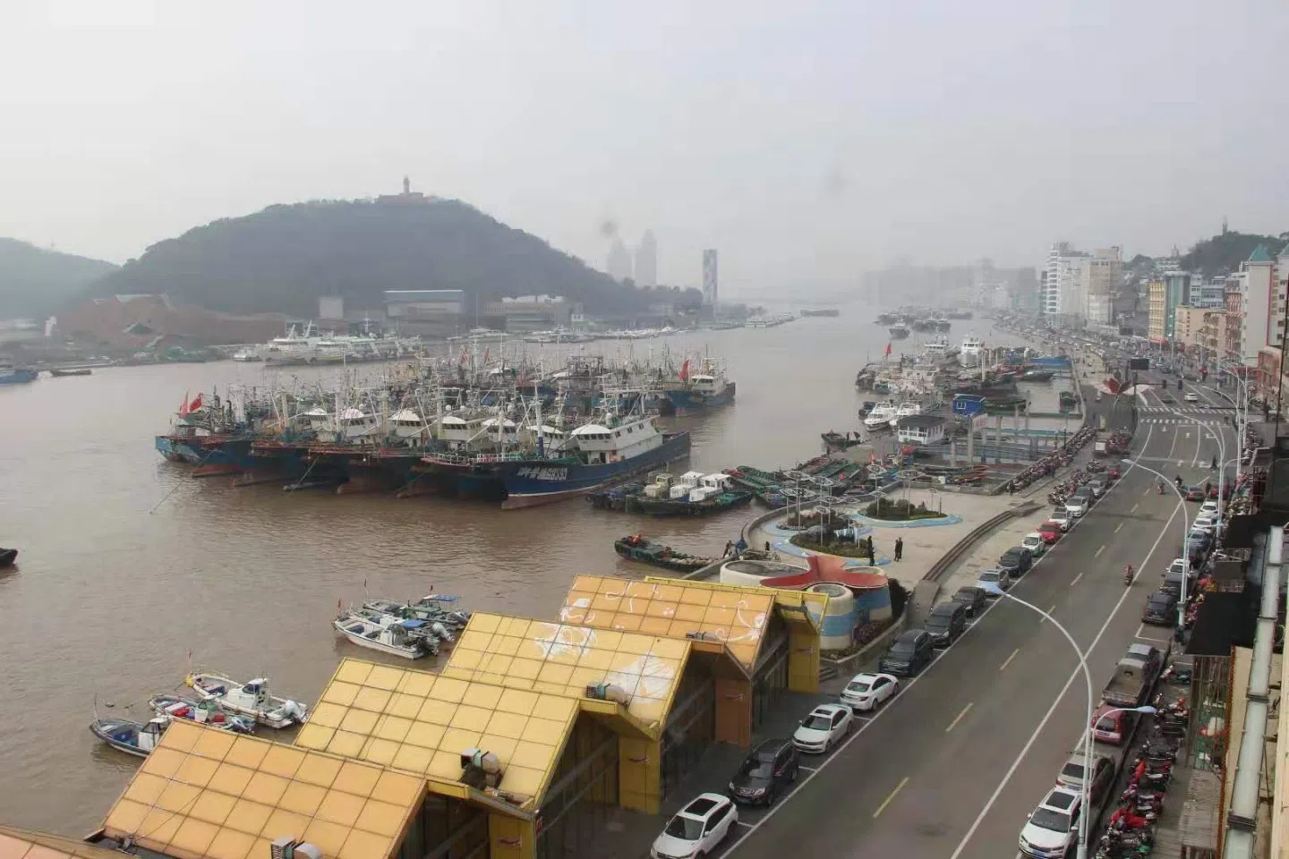 My hometown, Shenjiamen (沈家门). (Photo: Shu Jie, provided by Chen Nahui)