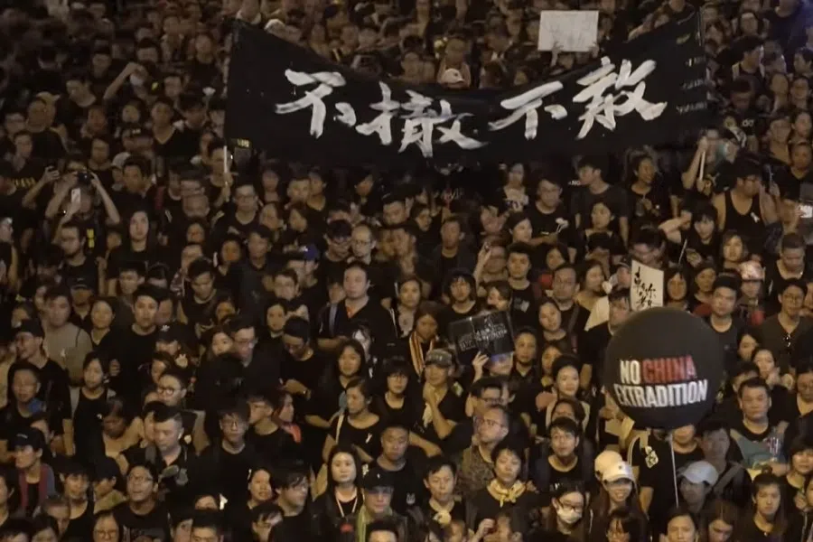 A screengrab from a video showing an anti-extradition law protest in Hong Kong, 2019. (Internet)