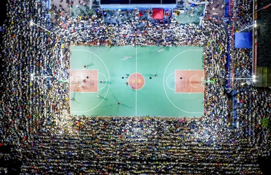 The crowd at a Village BA tournament. (Internet)