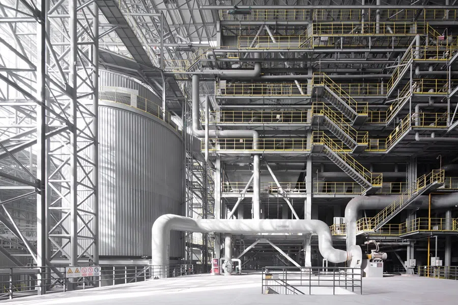 A look at the interior of the Taiyuan Waste Treatment Plant, 2021. (AIA Life Designers/ArchDaily)