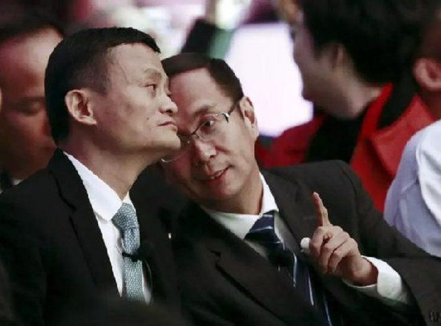 Jack Ma (left) and his successor, Daniel Zhang. (Internet)