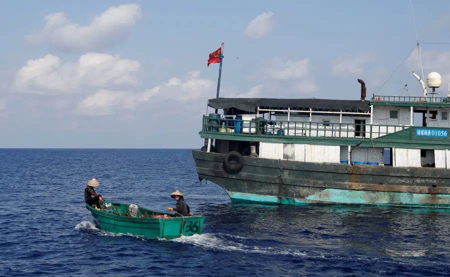 Chinese fishermen head to the shoal to fish at the disputed Scarborough Shoal, 6 April 2017. (Erik De Castro/Reuters)