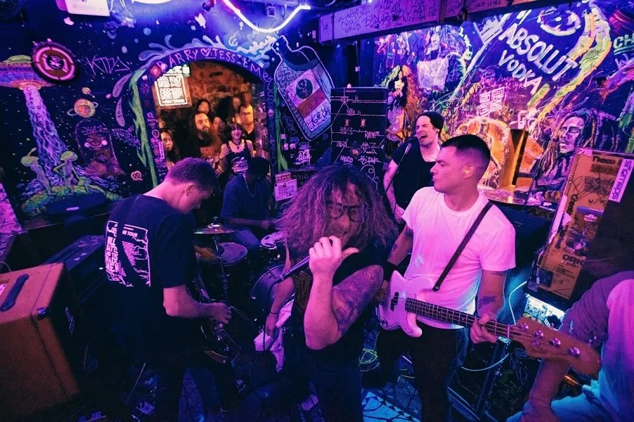 At C’s Bar, the bands play with the audience crowding around from either side. (Mattias Isaksson)