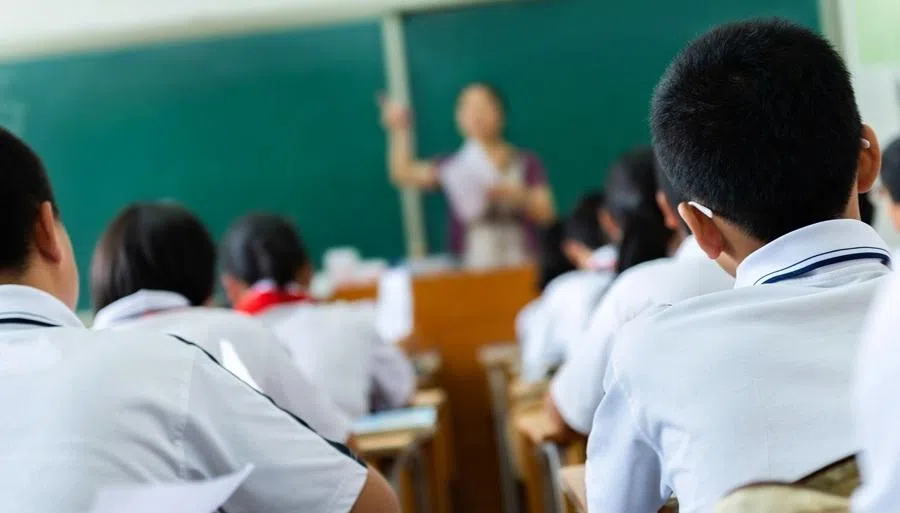 Netizens have pointed out that “zero-cost reporting” is being exploited by some parents who turn it into a weapon to exert pressure on teachers.