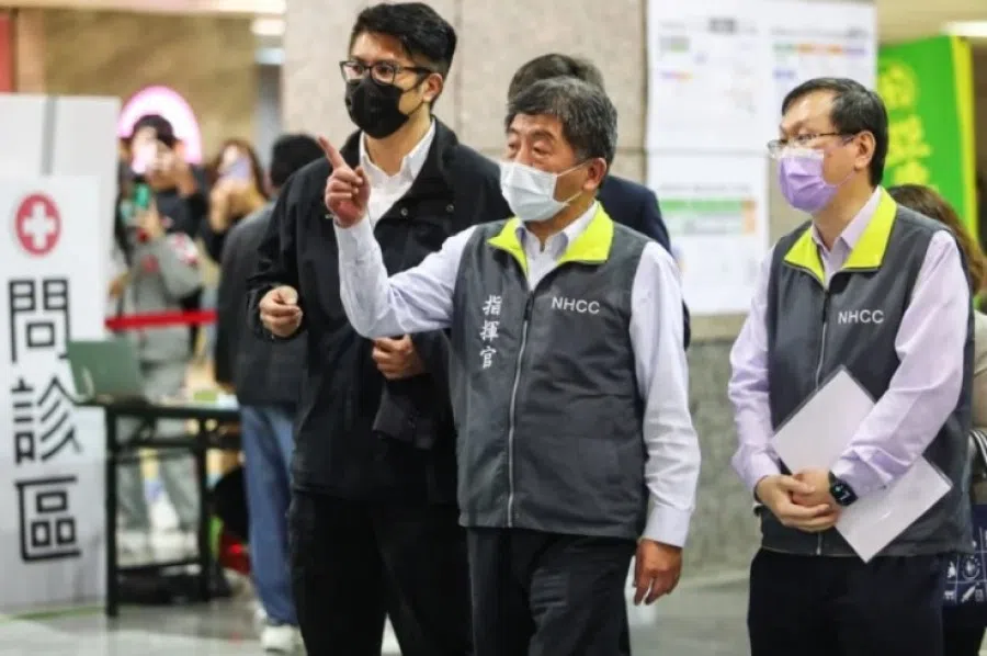 Minister of Health and Welfare Chen Shih-chung on the ground. (Internet)