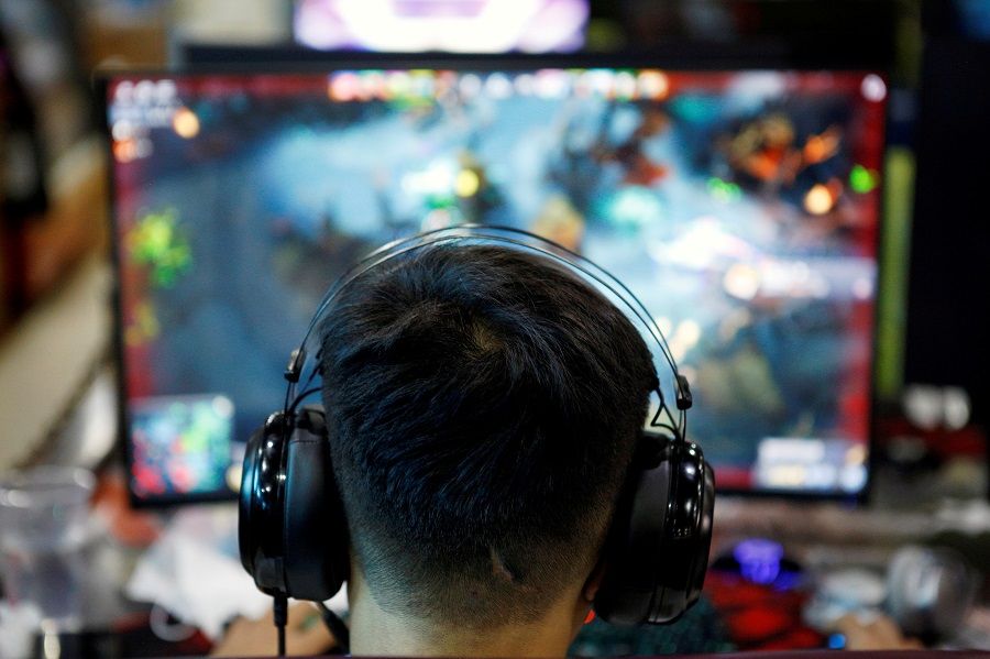 A man plays an online game on a computer at an internet cafe in Beijing, China, 31 August 2021. (Florence Lo/File Photo/Reuters)