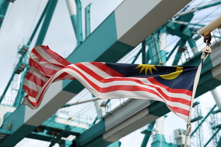 The Malaysian flag at the Port of Tanjung Pelepas, in Iskandar Puteri, Johor, Malaysia, on 9 February 2023. (Lionel Ng/Bloomberg)