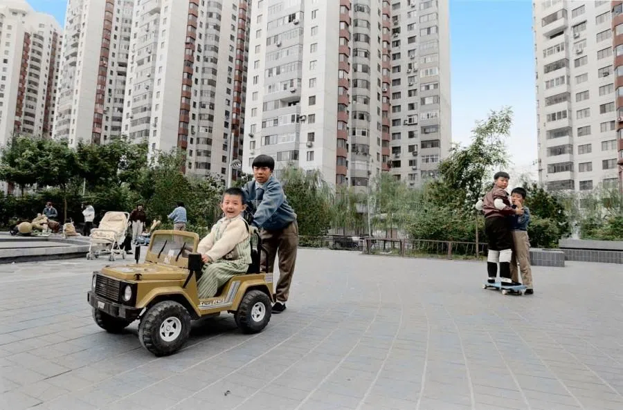 New-style apartment building in Beijing, 1995. (Photo: Koichi Saito)