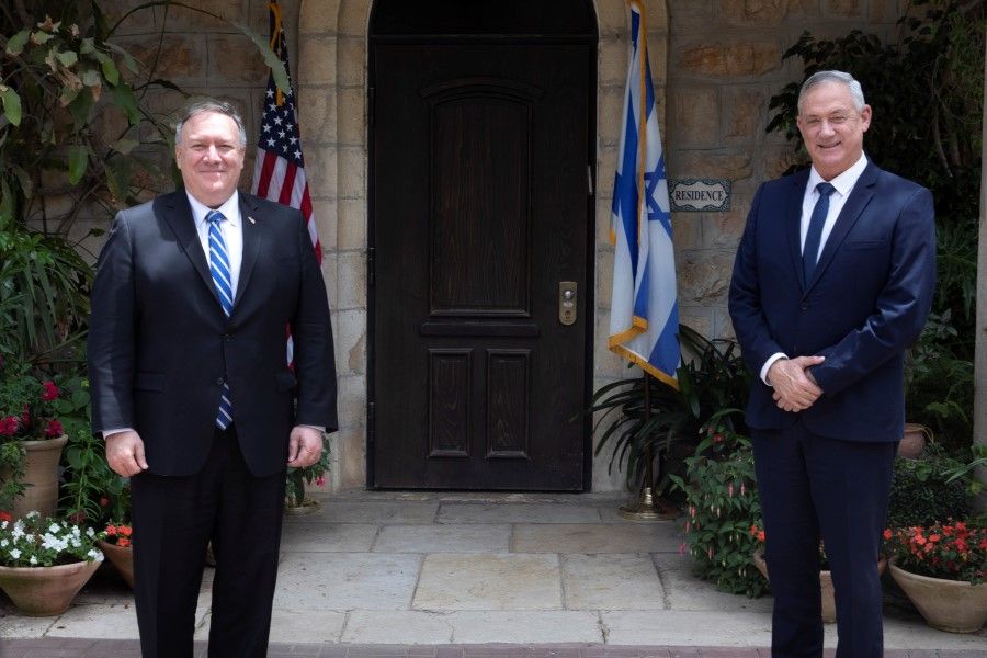 US Secretary of State Mike Pompeo meets with Israeli Blue and White party leader Benny Gantz in Jerusalem, 13 May 2020. (Sebastian Scheiner/REUTERS)