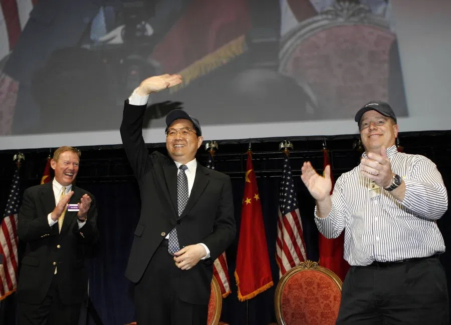 Hu Jintao at the Boeing office in Seattle, US, 19 April 2006. (Xinhua)