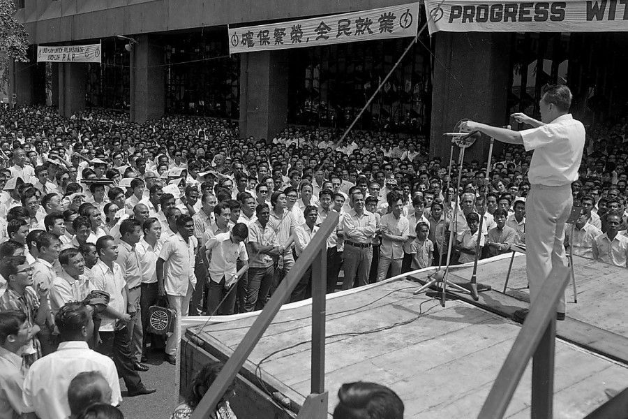 Lee Kuan Yew speaking at a lunchtime election rally at Fullerton Square, 29 August 1972. (SPH)
