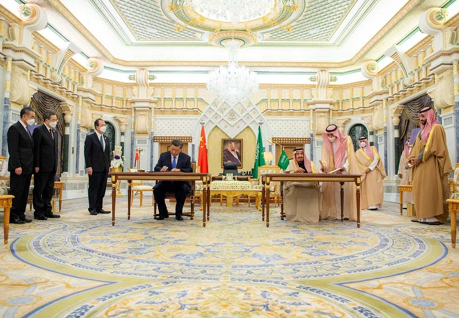 This handout picture provided by the Saudi Royal Palace shows Saudi King Salman bin Abdulaziz (centre, right) meeting with Chinese President Xi Jinping (centre, left), as Crown Prince Mohammed bin Salman (right) looks on, in the capital Riyadh, on 8 December 2022. (Bandar Al-Jaloud/Saudi Royal Palace/AFP)