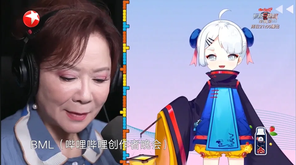 Chinese comedian Cai Ming transforms into Nanako, a white-haired, anime-style virtual girl streaming on Bilibili under the VirtuaReal Star agency. (Screengrab/YouTube/SMG上海电视台官方频道 SMG Shanghai TV Official Channel)