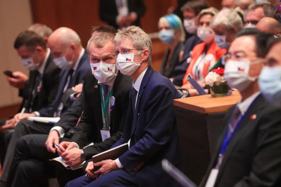 Czech Senate Speaker Milos Vystrcil (C) and members of the Czech delegation attend a forum on supply chain restructuring in Taipei, Taiwan, 4 September 2020. (Central News Agency via REUTERS)