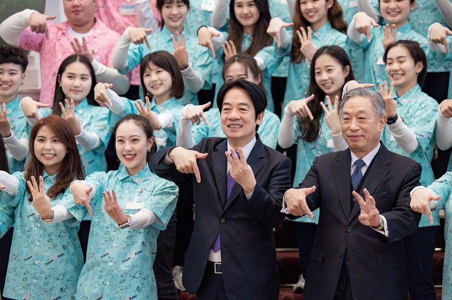 Taiwan Vice President William Lai Ching-te (front row, centre) gestures along with students participating in the International Youth Ambassador Exchange Programme during their visit to the Presidential Office in Taipei, Taiwan, 16 January 2023. (Facebook/賴清德)