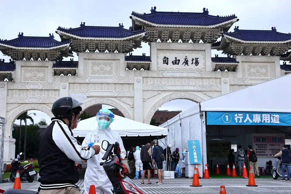 People line up to get a Covid-19 test at a newly set up drive-through site at Liberty Square in Taipei, Taiwan, 20 May 2022. (Ann Wang/Reuters)