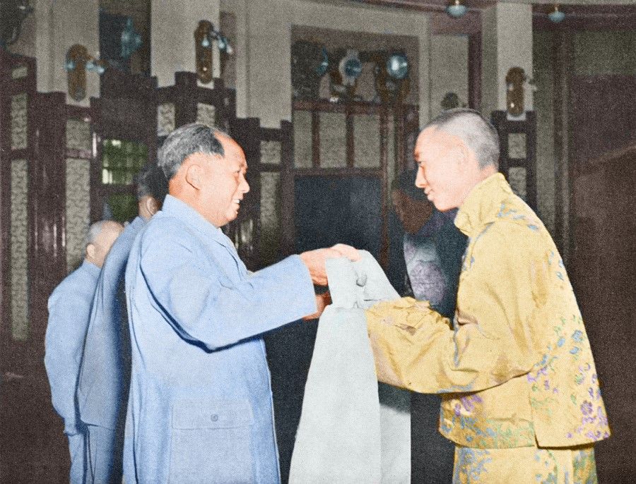 The Panchen Lama presenting Mao with a khata as a token, September 1954.