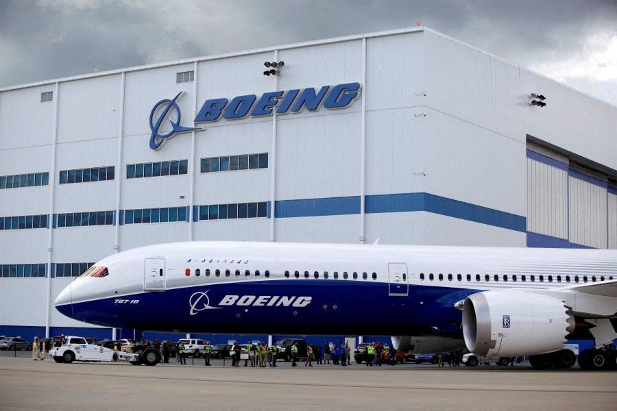 A Boeing 787-10 Dreamliner taxis past the Final Assembly Building at Boeing South Carolina in North Charleston, South Carolina, United States, 31 March 2017. (Randall Hill/Reuters)