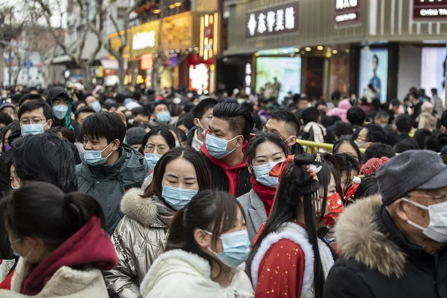 Shoppers line up to enter a shopping mall in Shanghai, China during the Chinese New Year period, on 2 February 2022. (Qilai Shen/Bloomberg)