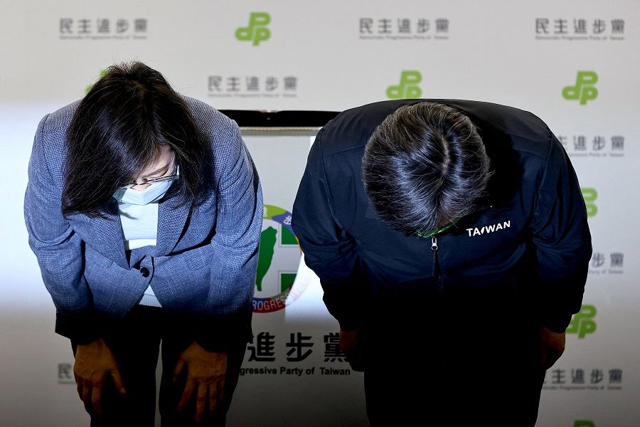 Taiwan President Tsai Ing-wen (left) bows as she announces to resign as Democratic Progressive Party chair to take responsibility for the party's performance in the local elections in Taipei, Taiwan, 26 November 2022. (Ann Wang/Reuters)