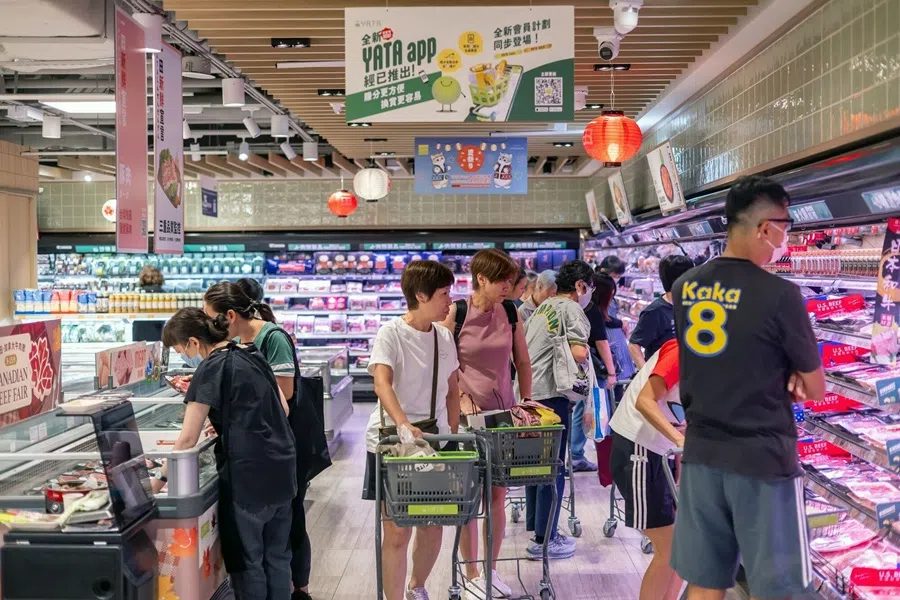 Customers at a supermarket at New Town Plaza shopping center in Shatin district in Hong Kong, China, on 11 September 2025. (Paul Yeung/Bloomberg)