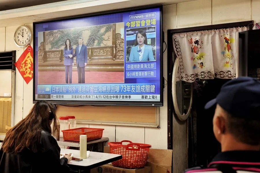 A television shows the meeting between Kuomintang (KMT) chairwoman Cheng Li-wun and Chinese President Xi Jinping in Beijing, at a restaurant in Taipei on 10 April 2026.