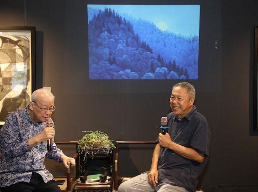 K C Low (left) and Teo Han Wue at the talk on the art of Kaii Higashiyama. (Photo: Terence Tan)