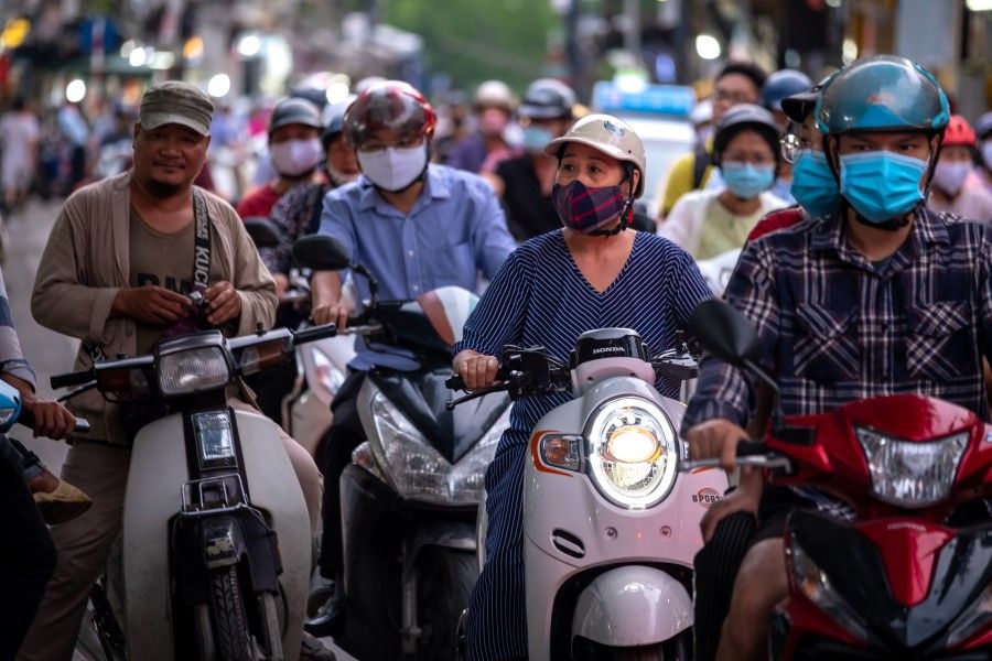 Motorcyclists wearing protective masks sit in traffic in Hanoi, Vietnam, 18 September 2020. (Linh Pham/Bloomberg)