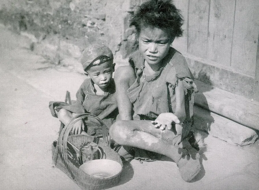 Starving children begging for food by the roadside.