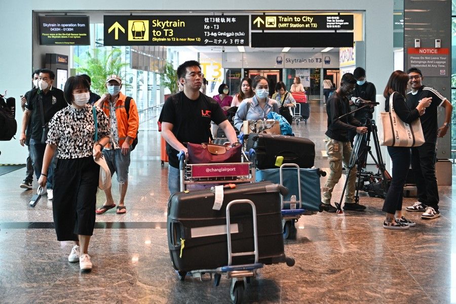 Passengers arriving at the departure hall of Changi Airport Terminal 1 on 29 December 2022. (SPH Media)