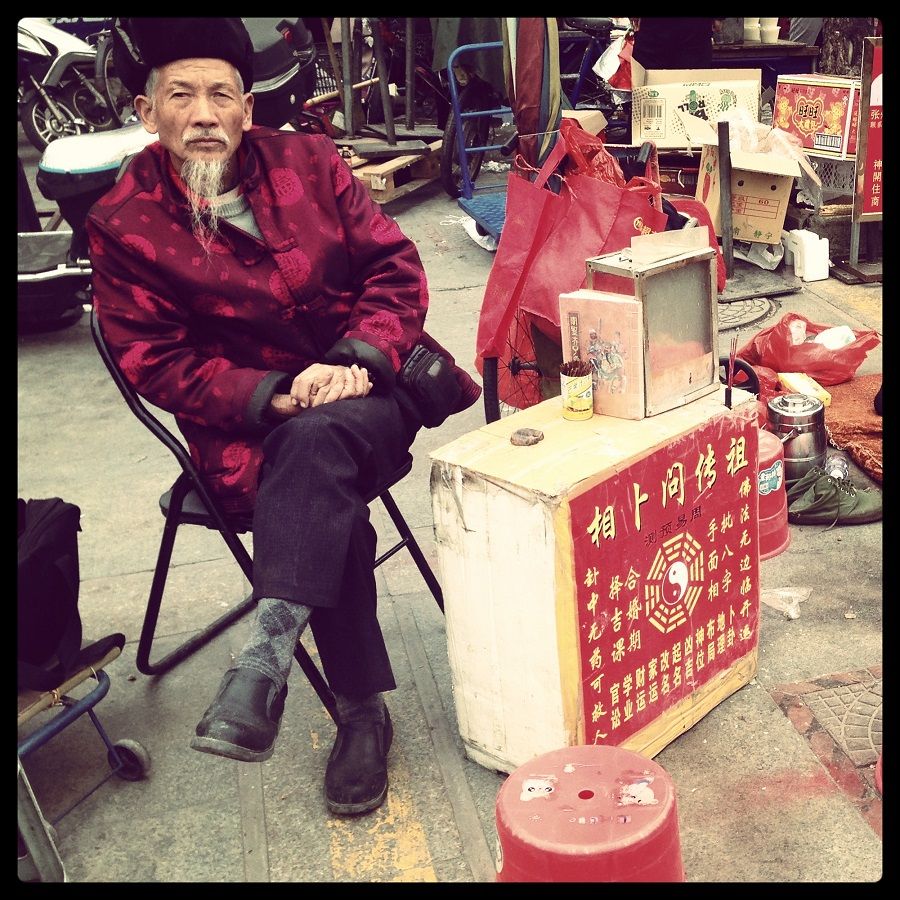 This impressive-looking travelling fortune teller set up his stand near a temple during the Spring Festival celebration in Quanzhou, Fujian.