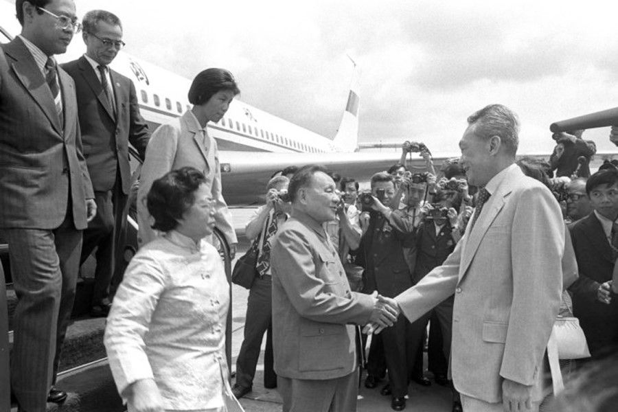 Mr Lee Kuan Yew welcoming Mr Deng Xiaoping during his visit to Singapore on 12 November 1978. (SPH)