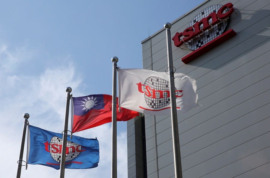 Flags of Taiwan and Taiwan Semiconductor Manufacturing Company are displayed next to its headquarters in Hsinchu, Taiwan, 5 October 2017. (Eason Lam/File Photo/Reuters)