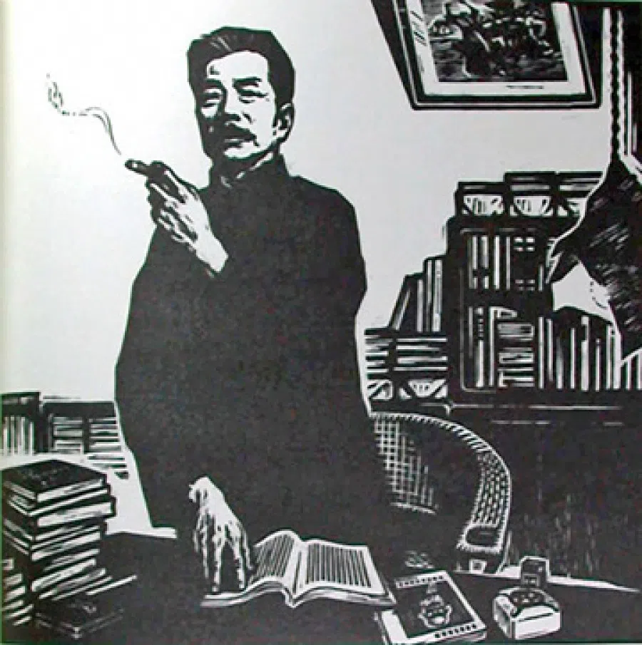 The original image of Lu Xun smoking in his study. (Lu Xun Memorial Hall/Weibo)