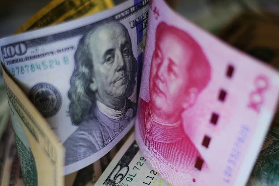 全球贸易动荡：美元和人民币贬值对世界意味着什么