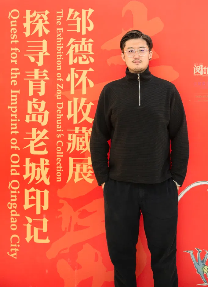 Zou Dehuai at the opening of the exhibition.