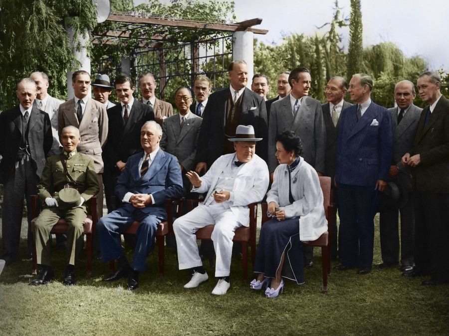 25 November 1943, Cairo - State leaders of the US, the UK and the Republic of China and their chiefs of staff pose for a group photo before the Mena House Hotel in Cairo. Madame Chiang Kai-shek served as the interpreter for President Chiang Kai-shek. The one standing behind US President Roosevelt is Wang Chung-hui, secretary-general of the Chinese Supreme Defence Council and a former minister of foreign affairs.