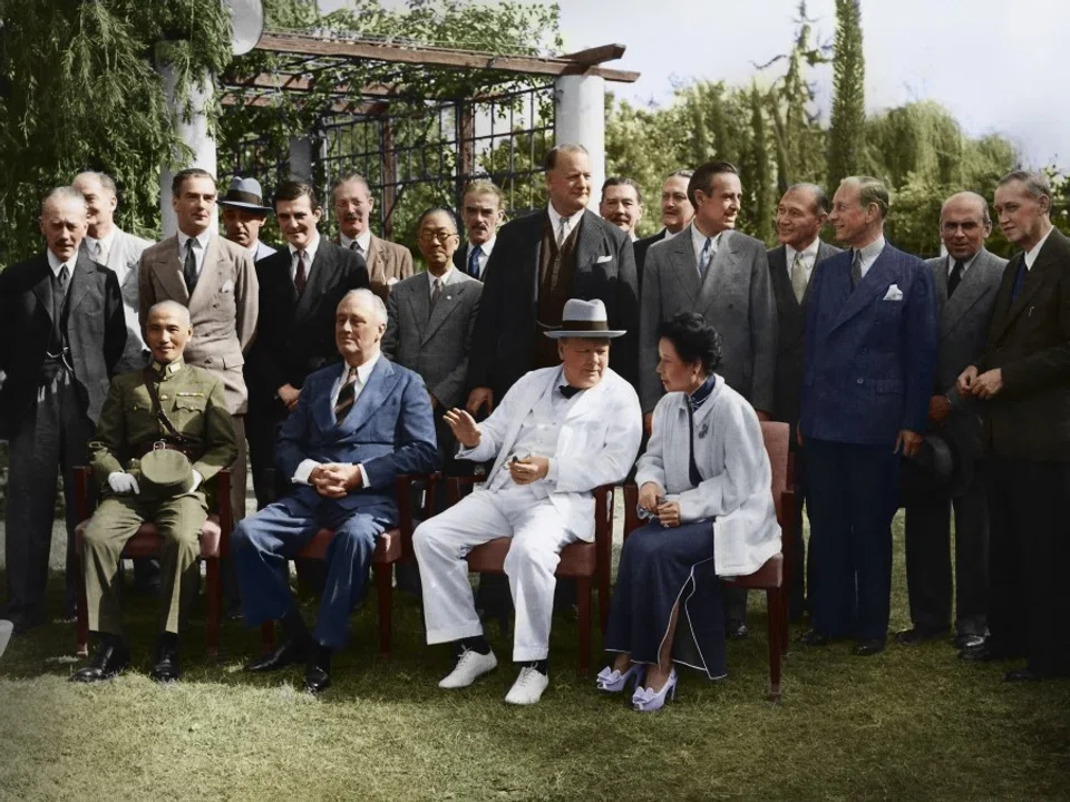 25 November 1943, Cairo - State leaders of the US, the UK and the Republic of China and their chiefs of staff pose for a group photo before the Mena House Hotel in Cairo. Madame Chiang Kai-shek served as the interpreter for President Chiang Kai-shek. The one standing behind US President Roosevelt is Wang Chung-hui, secretary-general of the Chinese Supreme Defence Council and a former minister of foreign affairs.