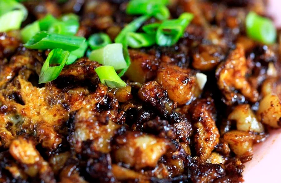 Caitao ge served at a hawker centre in Singapore. (SPH Media)