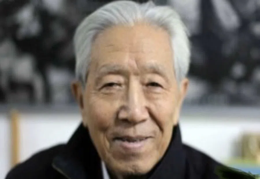 Jiang Yanyong spread the word about SARS in 2003. (Internet)