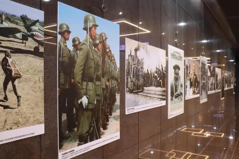 The exhibition showcases photos of China’s war efforts.