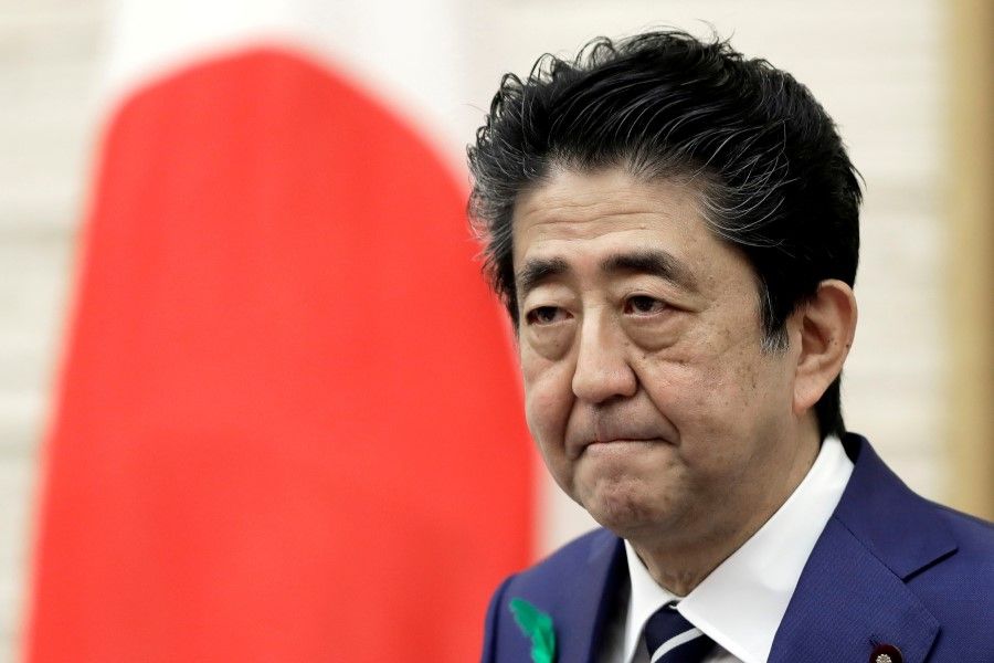 Japan's Prime Minister Shinzo Abe attends a news conference at the prime minister's official residence in Tokyo, 17 April 2020. (Kiyoshi Ota/REUTERS)