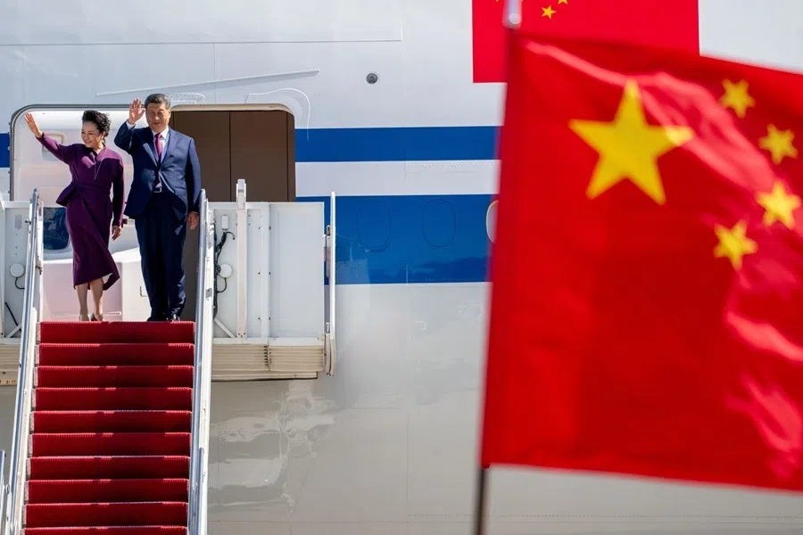 Xi Jinping, China's president, and Peng Liyuan, China's first lady, wave while boarding an Air China plane during a departure ceremony at Joint Base Andrews, Maryland, US, 25 September 2026.