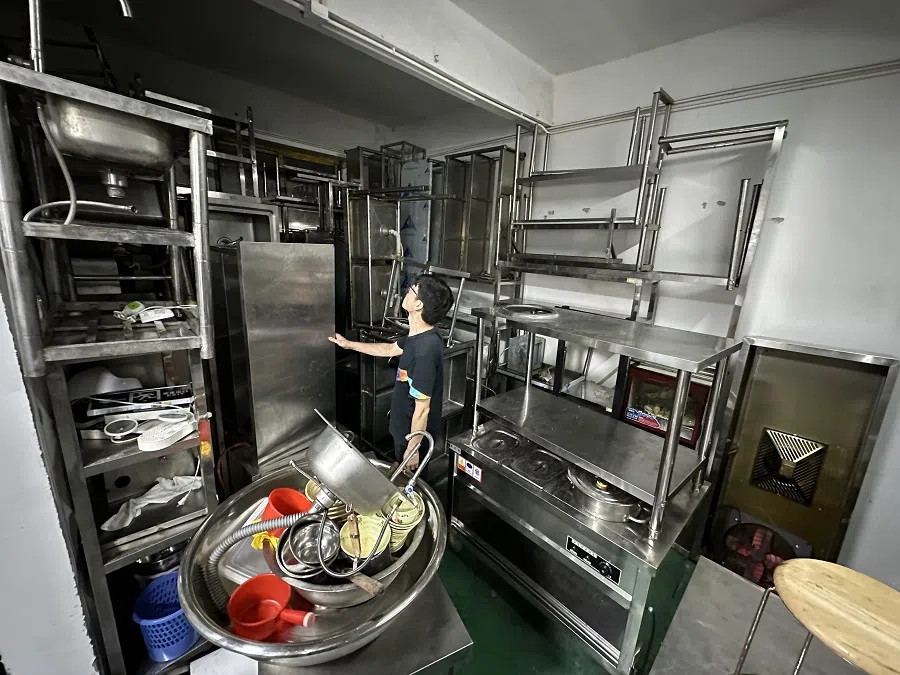 Second-hand kitchenware dealers are getting busy amid closures of F&B businesses in China.