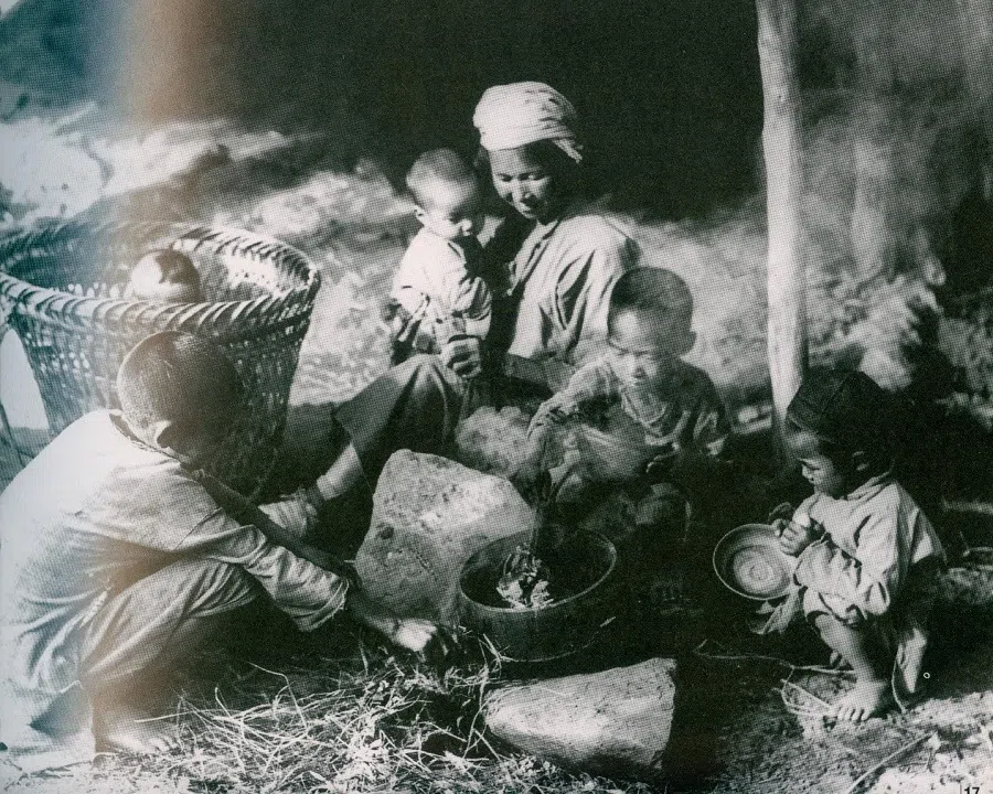 Famine-stricken families who had fled to other counties and cities.