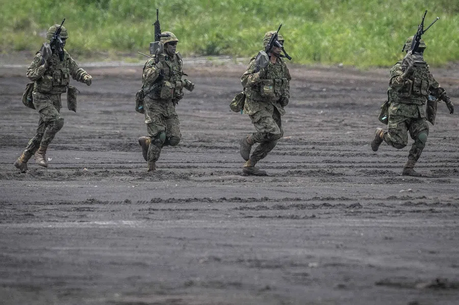 Japan Ground Self-Defense Force (JGSDF) soldiers run during a live fire exercise at East Fuji Maneuver Area in Gotemba, Japan on 27 May 2023. (Yuichi Yamazaki/AFP)