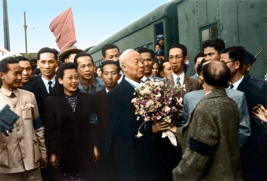 In April 1947, Korean revolutionary leader Syngman Rhee visited China. He took the train from Shanghai to Nanjing, and was welcomed by Chinese and Korean friends at Shimonoseki Station. In 1919, in Shanghai, Syngman Rhee became chairperson of the Korean Provisional Government. About 30 years later, he was back in Shanghai where the revolutionary government was established.