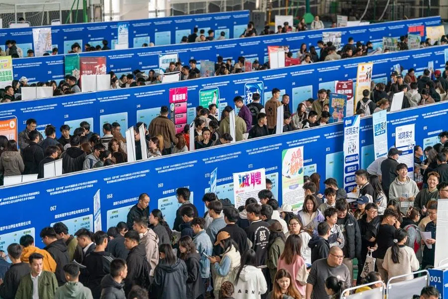 Students at a public service employment campaign at Xinjiang Agricultural University in Urumqi, Xinjiang, on 29 March 2026. (CNS)