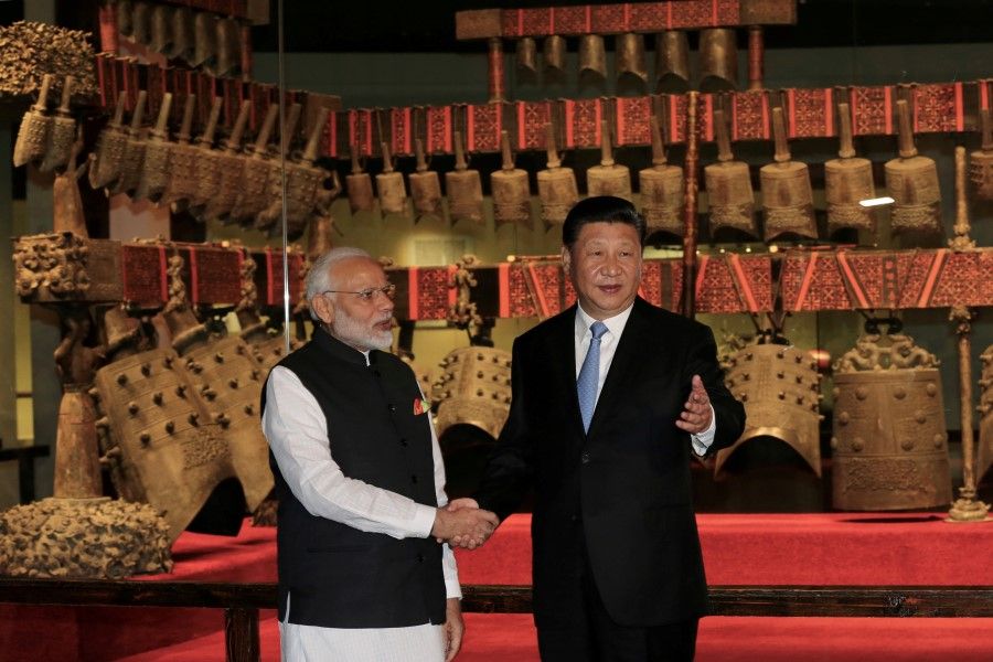 Chinese President Xi Jinping and Indian Prime Minister Narendra Modi shake hands as they visit the Hubei Provincial Museum in Wuhan, Hubei province, China April 27, 2018. (China Daily via REUTERS)